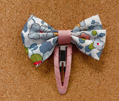 Small bowtie bow