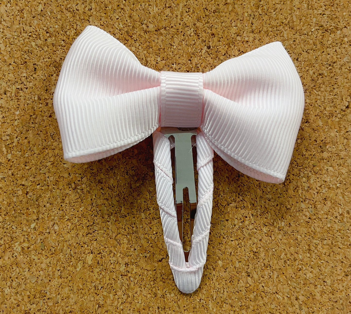 Small bowtie bow
