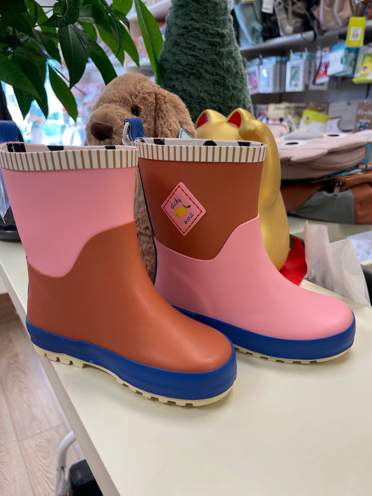 rain boots | meet me in the meadows | sticky scouta