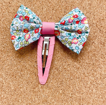 Small bowtie bow